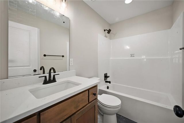 11208 207TH Street, Peculiar, MO 64078