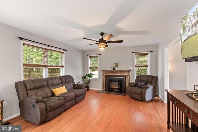 9522 HICKORY HILL DR, Fredericksburg, VA 22408