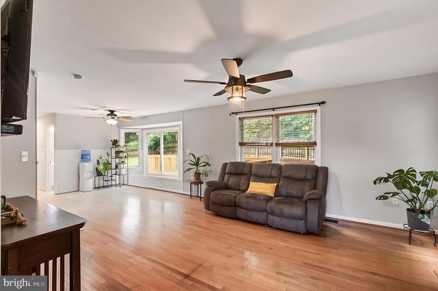 9522 HICKORY HILL DR, Fredericksburg, VA 22408