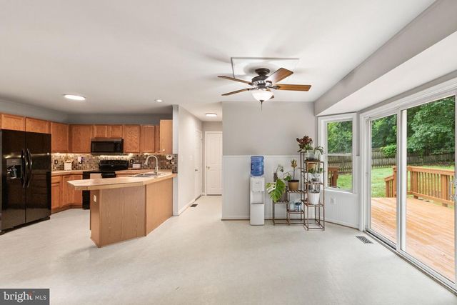 9522 HICKORY HILL DR, Fredericksburg, VA 22408