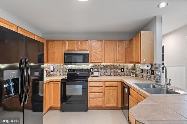 9522 HICKORY HILL DR, Fredericksburg, VA 22408