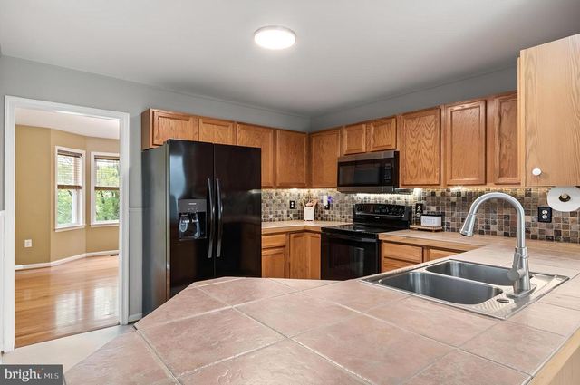 9522 HICKORY HILL DR, Fredericksburg, VA 22408