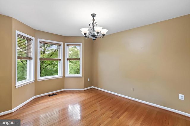 9522 HICKORY HILL DR, Fredericksburg, VA 22408