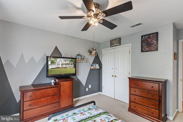 9522 HICKORY HILL DR, Fredericksburg, VA 22408