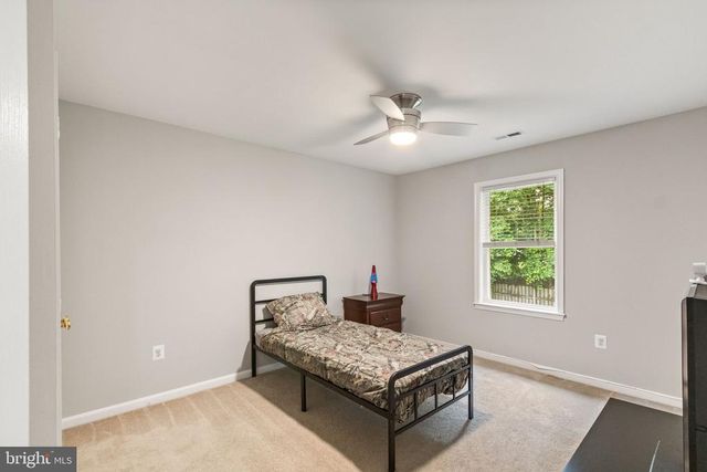 9522 HICKORY HILL DR, Fredericksburg, VA 22408