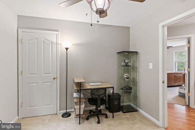 9522 HICKORY HILL DR, Fredericksburg, VA 22408