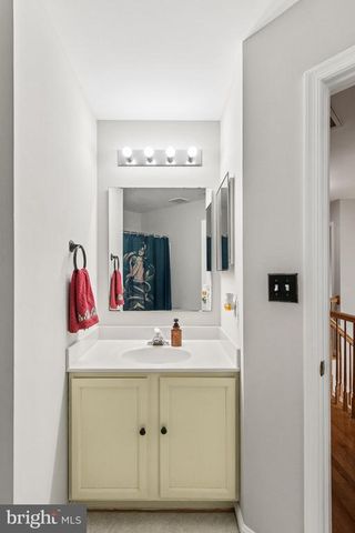 9522 HICKORY HILL DR, Fredericksburg, VA 22408