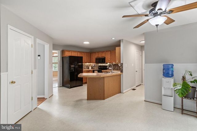 9522 HICKORY HILL DR, Fredericksburg, VA 22408
