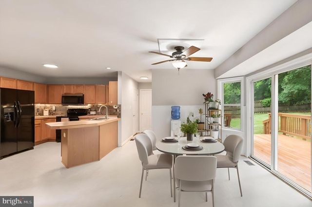 9522 HICKORY HILL DR, Fredericksburg, VA 22408