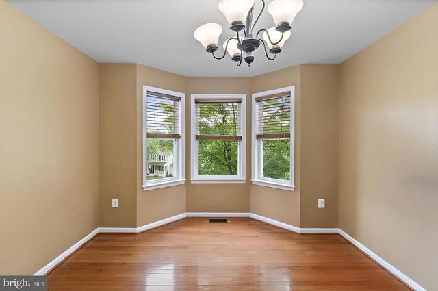 9522 HICKORY HILL DR, Fredericksburg, VA 22408