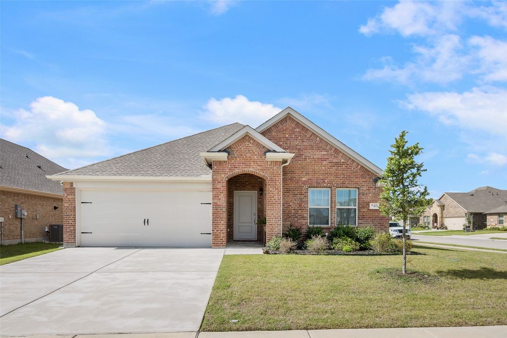 740 Soar Sky Way, Lavon, TX 75166