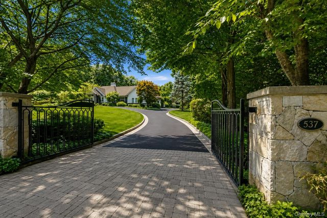 537 Split Rock Road, Syosset, NY 11791
