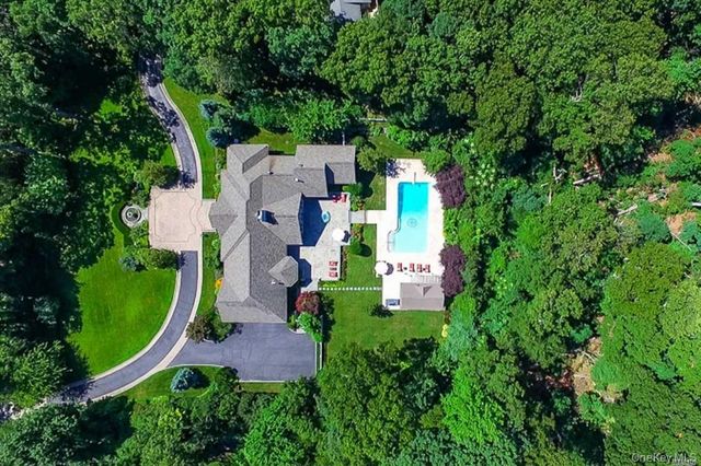 537 Split Rock Road, Syosset, NY 11791