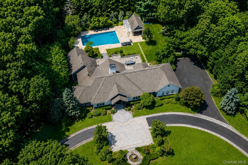 537 Split Rock Road, Syosset, NY 11791