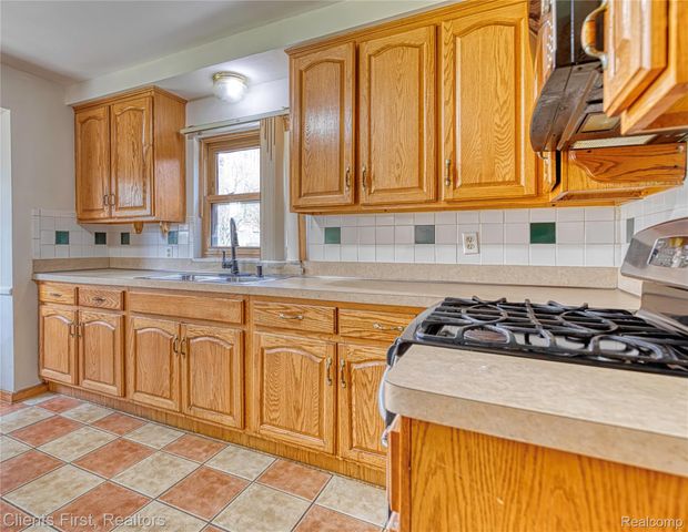 551 Fiske Drive, Detroit, MI 48214