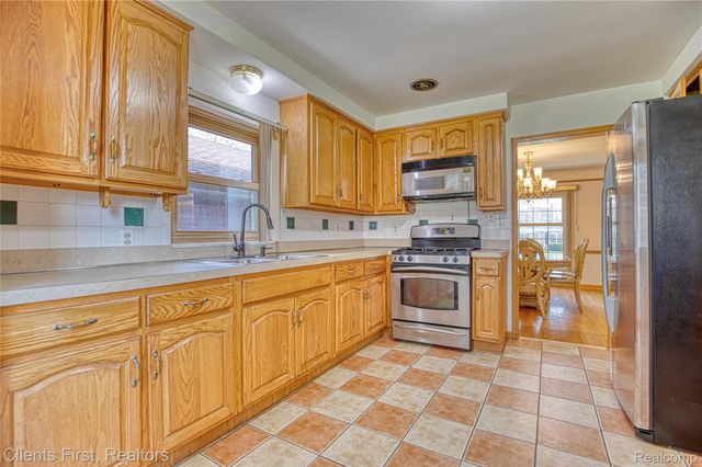 551 Fiske Drive, Detroit, MI 48214
