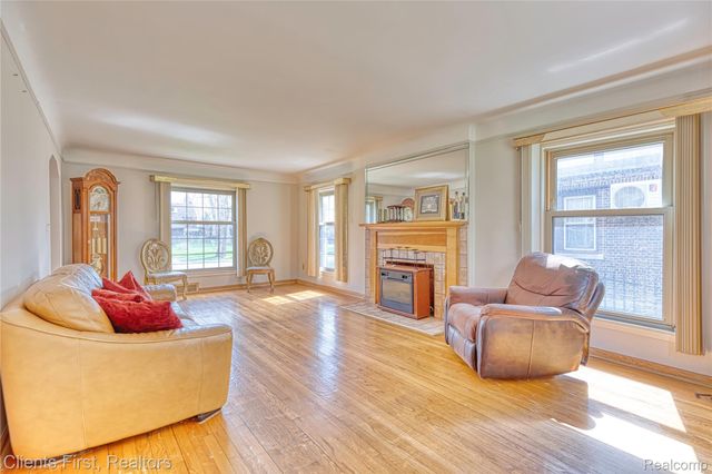 551 Fiske Drive, Detroit, MI 48214
