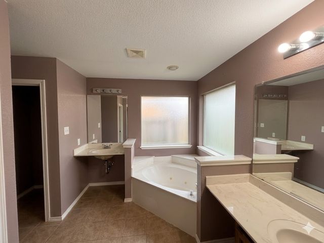 1245 Meadow Hill Drive, Lavon, TX 75166