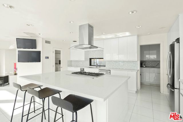 2231 Sunset Plaza Drive, Los Angeles, CA 90069