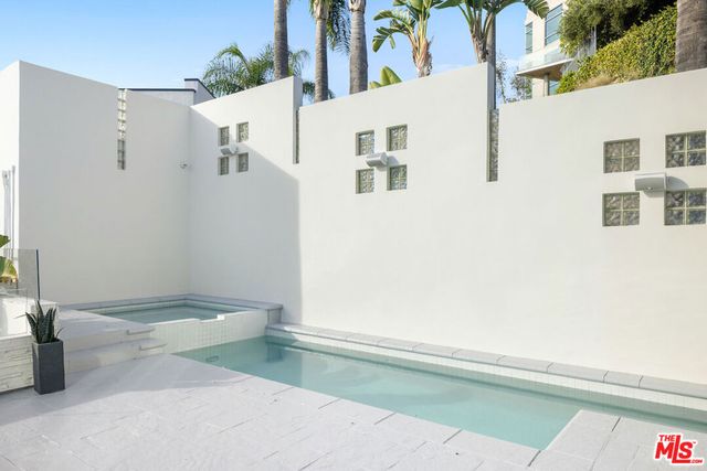 2231 Sunset Plaza Drive, Los Angeles, CA 90069