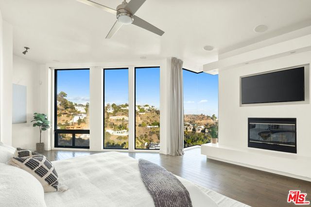 2231 Sunset Plaza Drive, Los Angeles, CA 90069