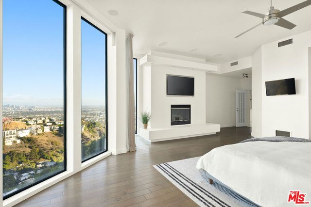 2231 Sunset Plaza Drive, Los Angeles, CA 90069