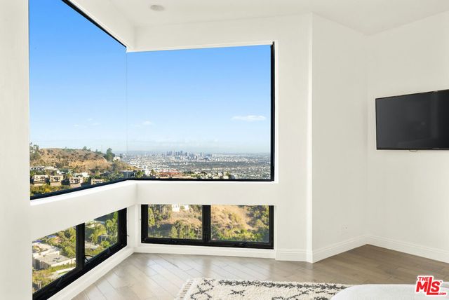 2231 Sunset Plaza Drive, Los Angeles, CA 90069