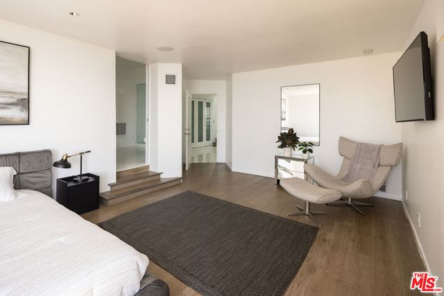 2231 Sunset Plaza Drive, Los Angeles, CA 90069