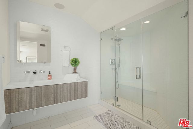 2231 Sunset Plaza Drive, Los Angeles, CA 90069