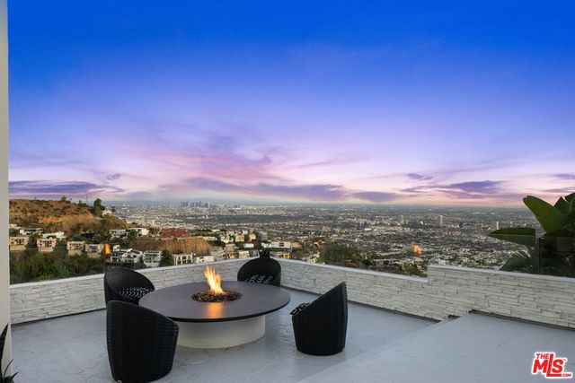 2231 Sunset Plaza Drive, Los Angeles, CA 90069
