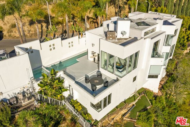 2231 Sunset Plaza Drive, Los Angeles, CA 90069