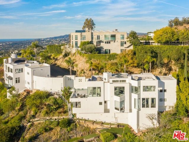 2231 Sunset Plaza Drive, Los Angeles, CA 90069