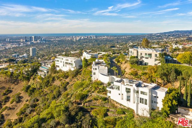 2231 Sunset Plaza Drive, Los Angeles, CA 90069