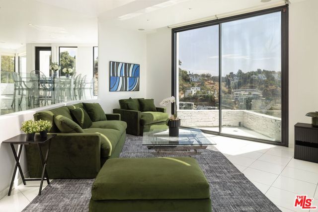 2231 Sunset Plaza Drive, Los Angeles, CA 90069