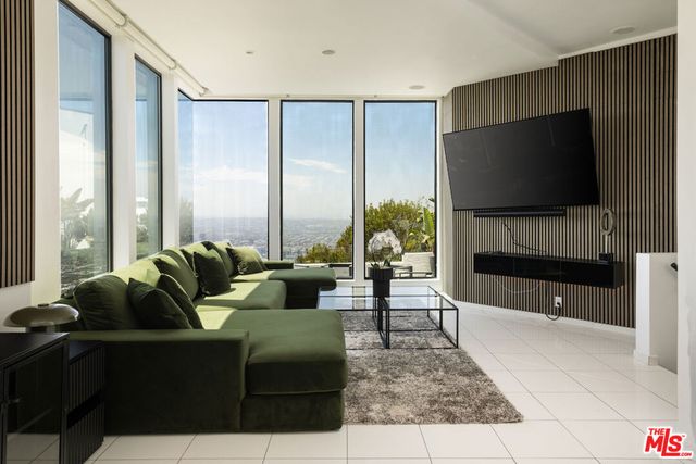 2231 Sunset Plaza Drive, Los Angeles, CA 90069
