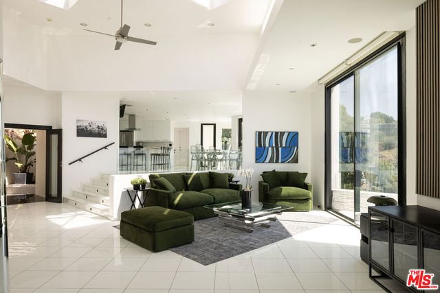 2231 Sunset Plaza Drive, Los Angeles, CA 90069