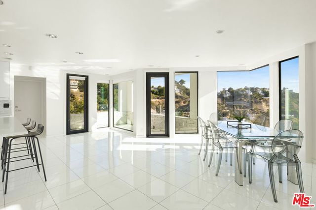 2231 Sunset Plaza Drive, Los Angeles, CA 90069
