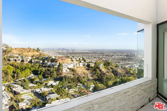 2231 Sunset Plaza Drive, Los Angeles, CA 90069