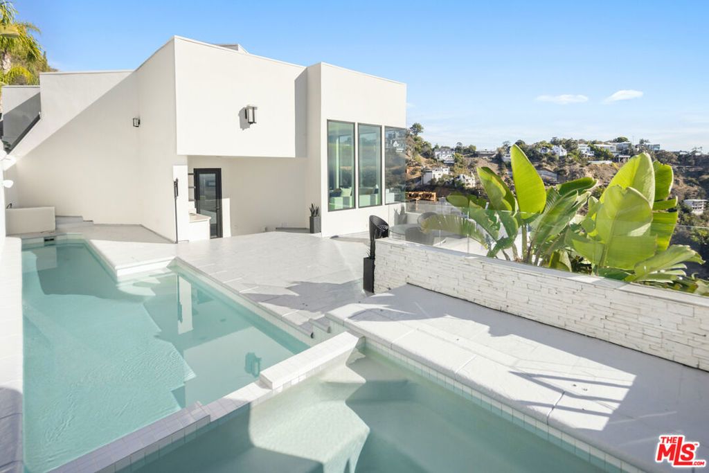 2231 Sunset Plaza Drive, Los Angeles, CA 90069