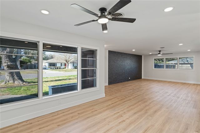 629 Peerman Pl, Corpus Christi, TX 78411