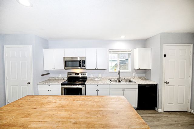 214 E Clay Street, Bowie, TX 76230