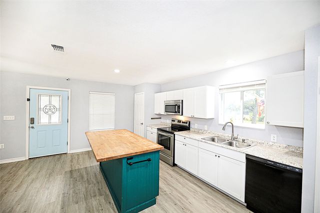 214 E Clay Street, Bowie, TX 76230