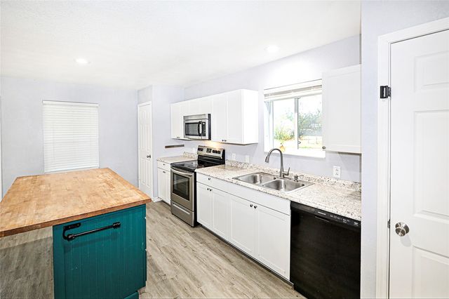 214 E Clay Street, Bowie, TX 76230