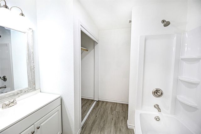 214 E Clay Street, Bowie, TX 76230