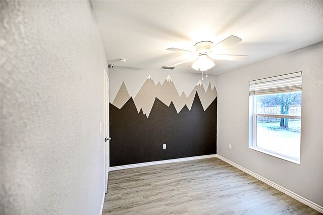 214 E Clay Street, Bowie, TX 76230