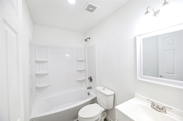 214 E Clay Street, Bowie, TX 76230