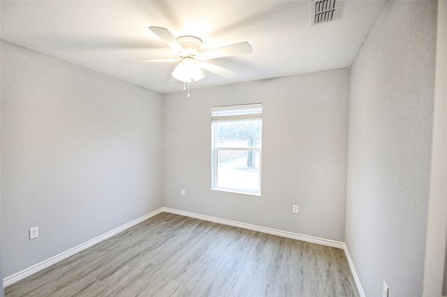 214 E Clay Street, Bowie, TX 76230