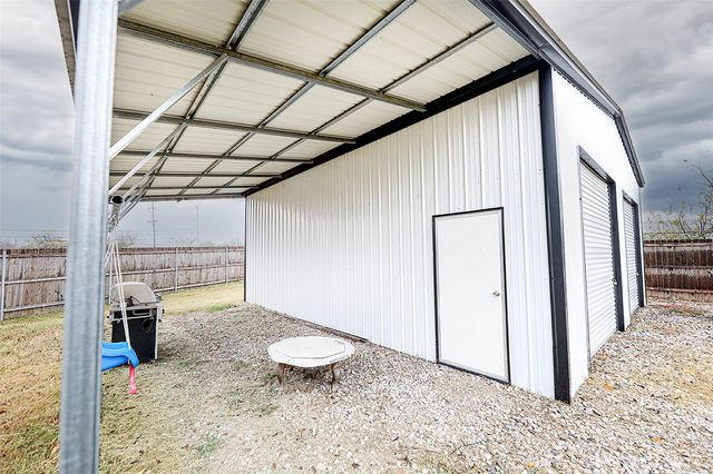 214 E Clay Street, Bowie, TX 76230