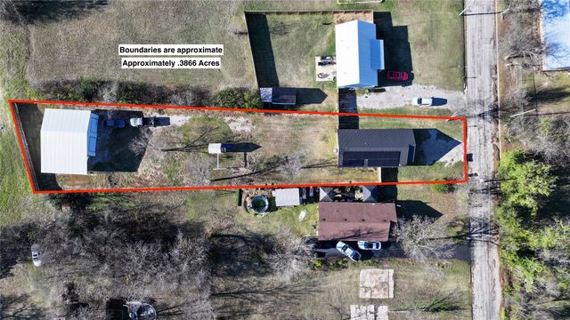 214 E Clay Street, Bowie, TX 76230