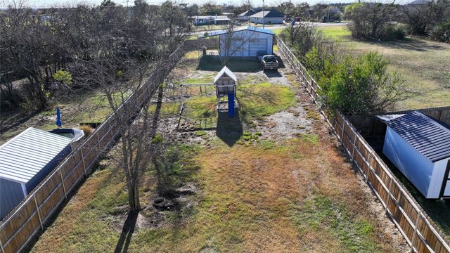 214 E Clay Street, Bowie, TX 76230